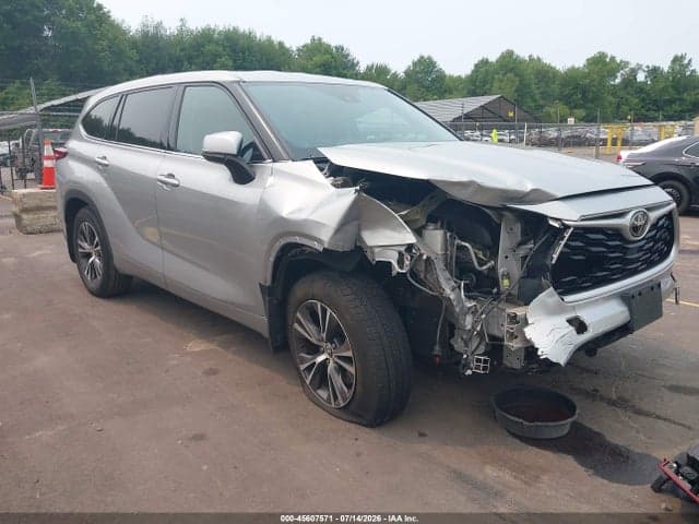 2021 TOYOTA HIGHLANDER LE 1
