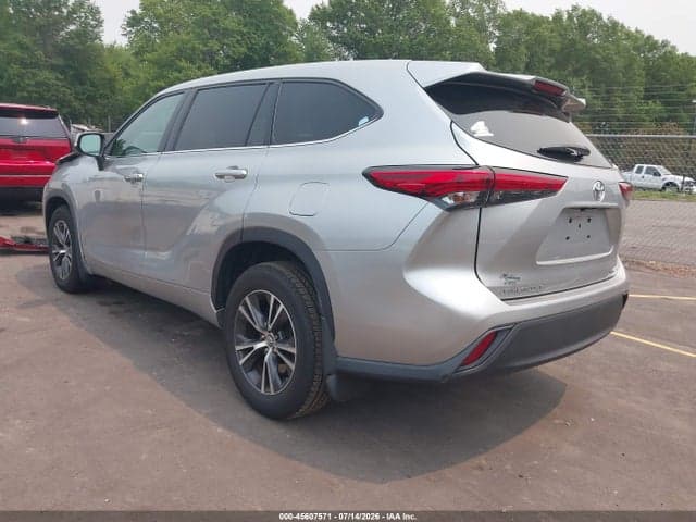 2021 TOYOTA HIGHLANDER LE 3