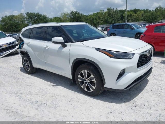 2022 TOYOTA HIGHLANDER XLE - 1
