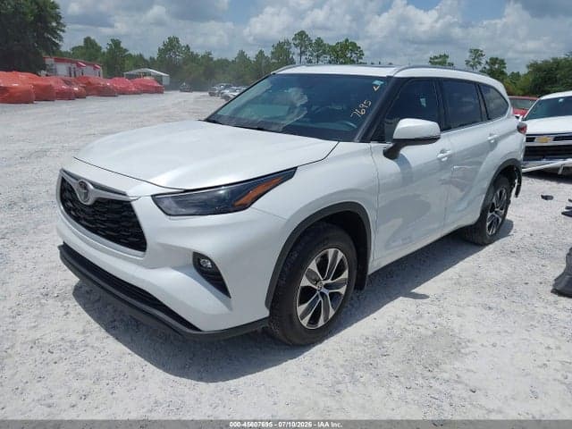 2022 TOYOTA HIGHLANDER XLE 2