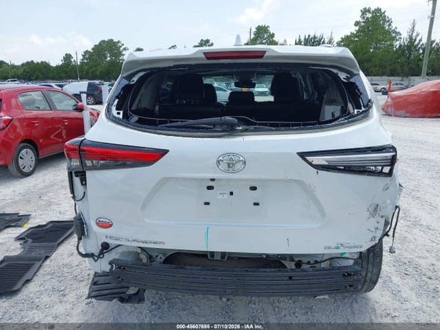 2022 TOYOTA HIGHLANDER XLE 17