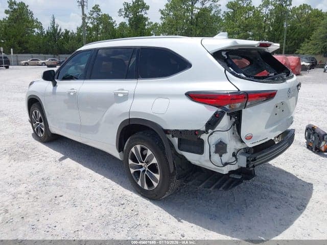 2022 TOYOTA HIGHLANDER XLE 3