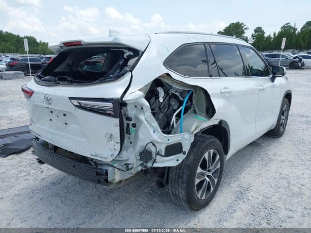 2022 TOYOTA HIGHLANDER XLE 4