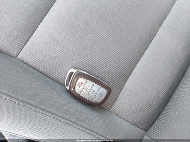 2017 HYUNDAI ELANTRA SE 11