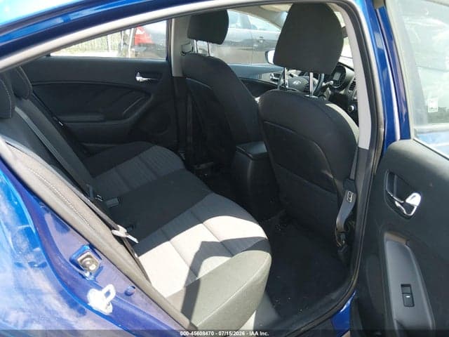 2017 KIA FORTE S 8