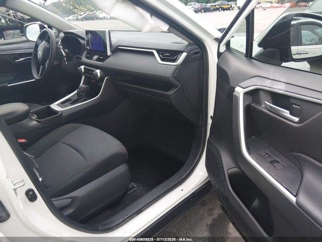 2024 TOYOTA RAV4 XLE 5
