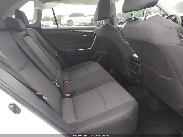 2024 TOYOTA RAV4 XLE 8
