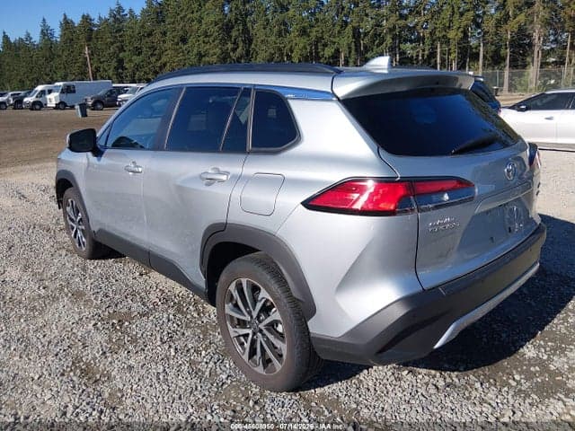 2022 TOYOTA COROLLA CROSS XLE 3