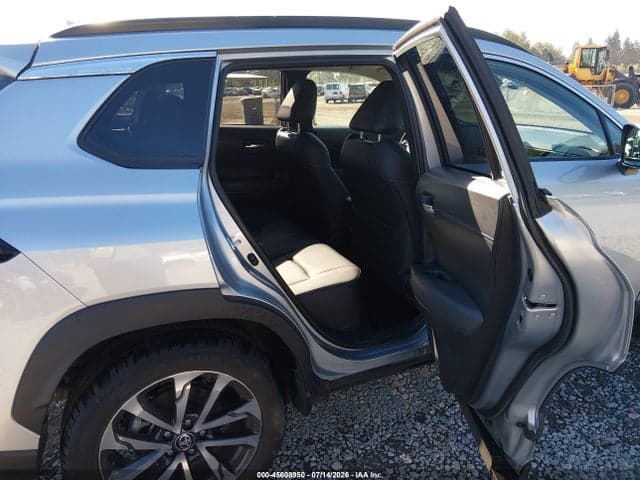 2022 TOYOTA COROLLA CROSS XLE 8
