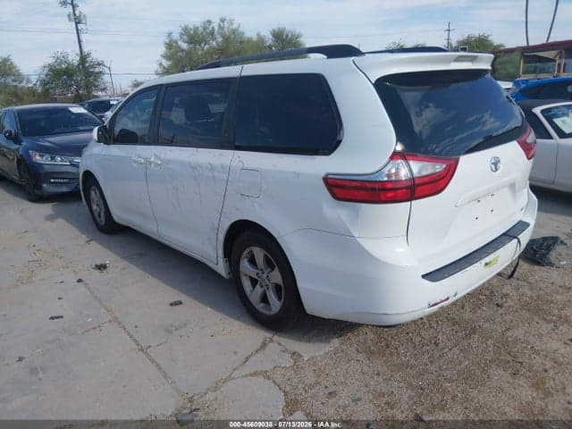 2017 TOYOTA SIENNA LE 8 PASSENGER 3