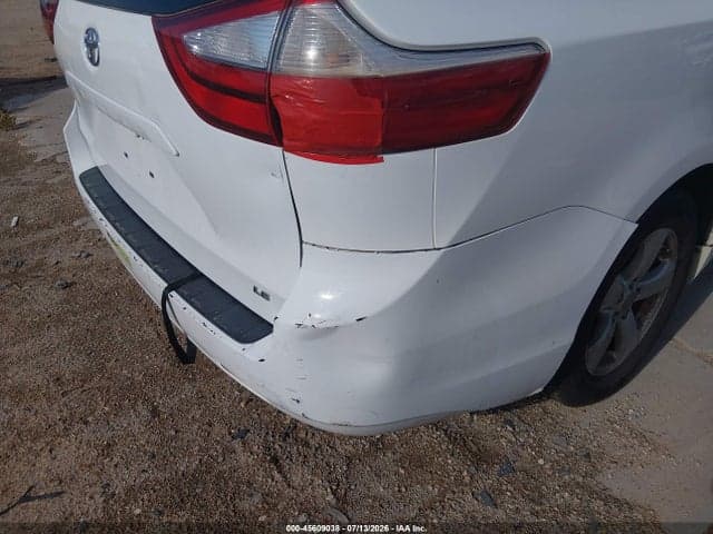 2017 TOYOTA SIENNA LE 8 PASSENGER 6