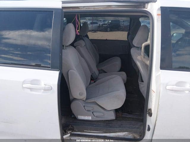 2017 TOYOTA SIENNA LE 8 PASSENGER 8