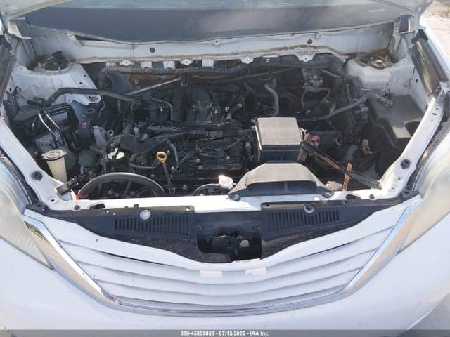 2017 TOYOTA SIENNA LE 8 PASSENGER 10