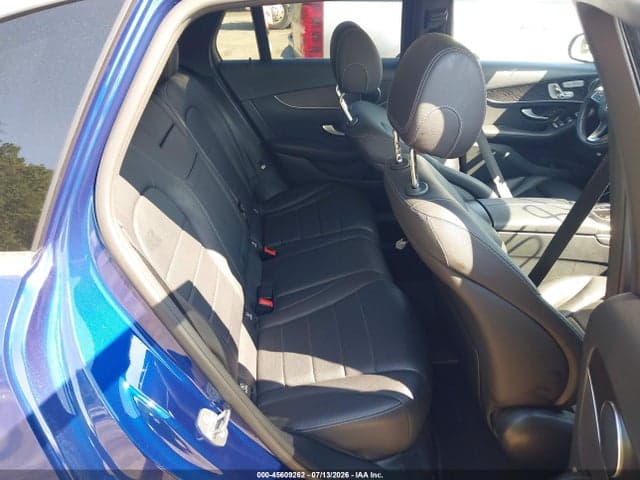 2017 MERCEDES-BENZ GLC 300 4MATIC 8