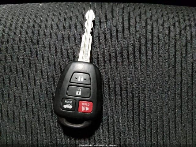 2017 TOYOTA CAMRY SE 11