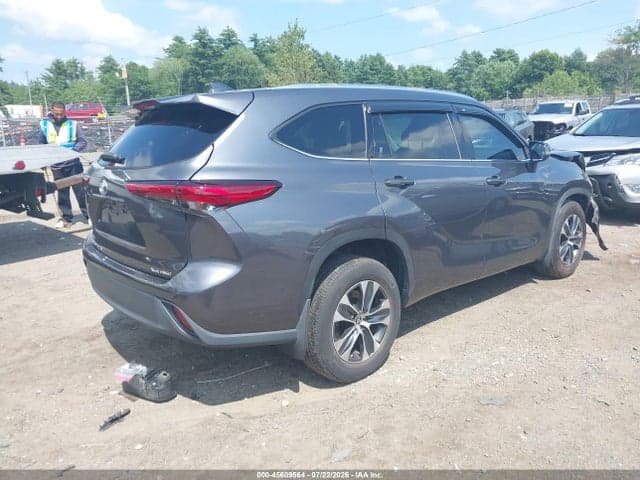 2020 TOYOTA HIGHLANDER XLE 4