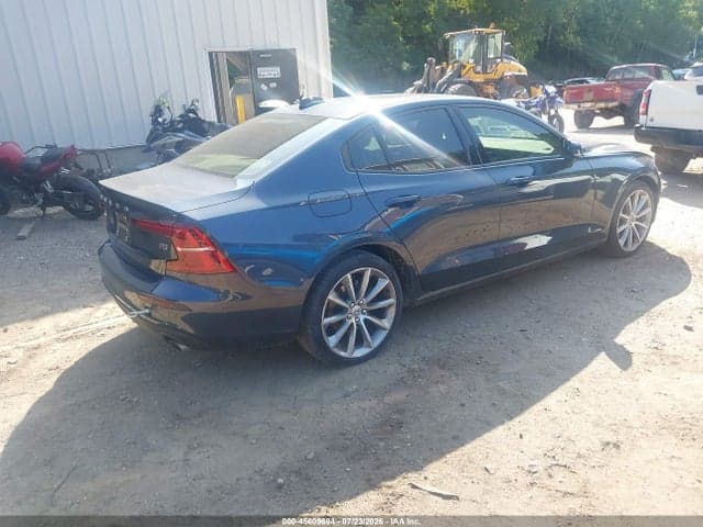 2021 VOLVO S60 T5 MOMENTUM 4