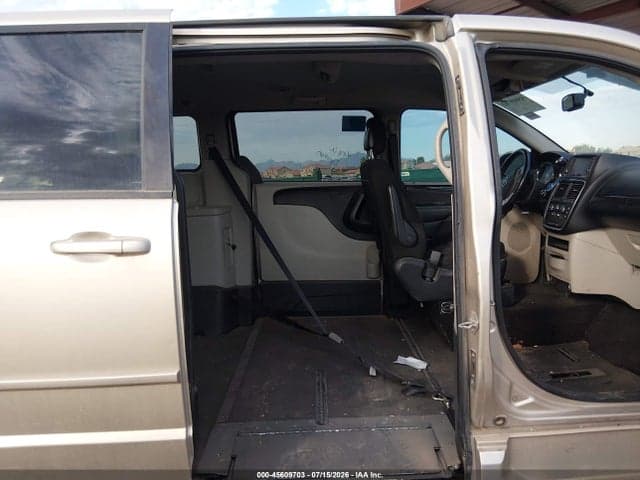 2016 DODGE GRAND CARAVAN SE 8