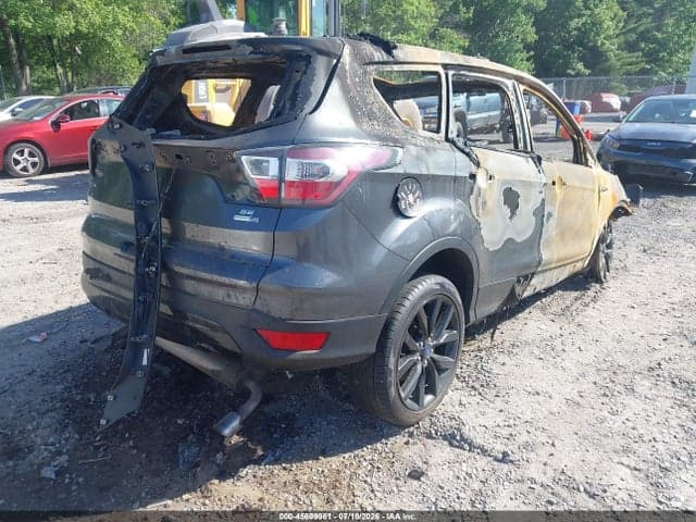 2017 FORD ESCAPE SE 4