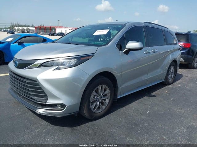2025 TOYOTA SIENNA XLE 2