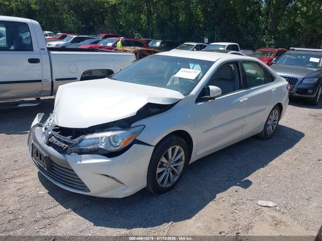 2017 TOYOTA CAMRY XLE 2