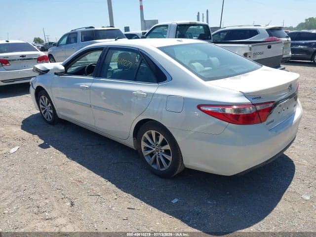 2017 TOYOTA CAMRY XLE 3