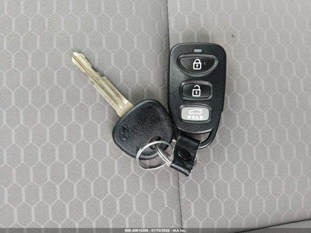 2020 HYUNDAI ELANTRA SE 11