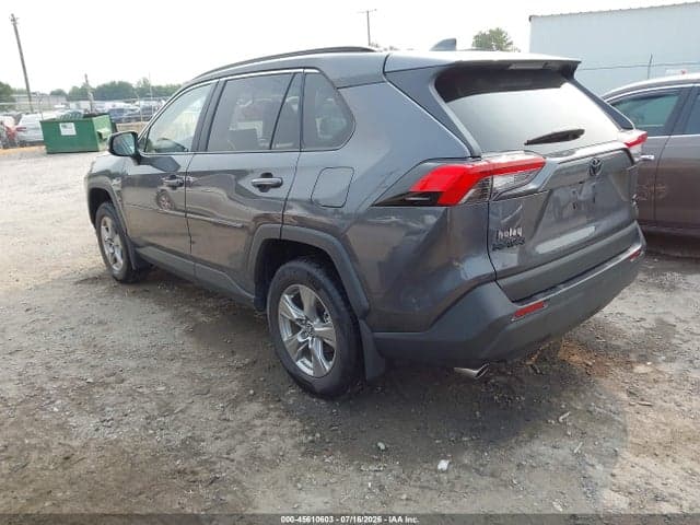2025 TOYOTA RAV4 XLE 3