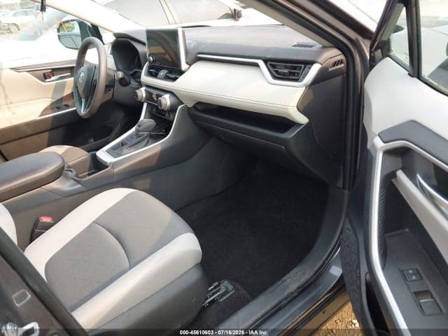 2025 TOYOTA RAV4 XLE 5