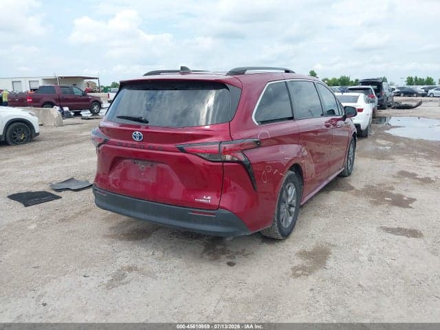 2022 TOYOTA SIENNA LE 4