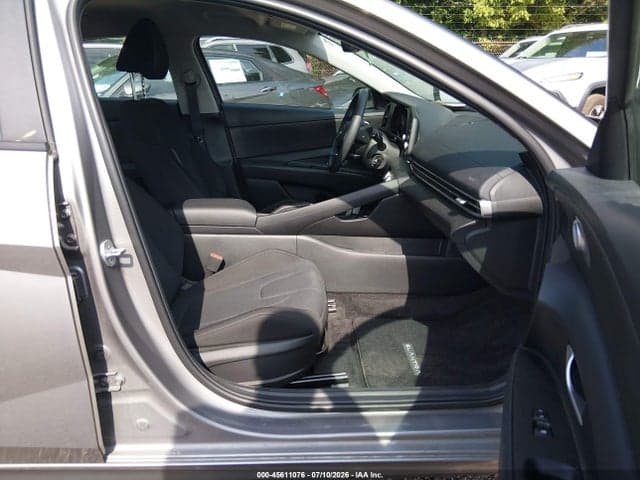 2023 HYUNDAI ELANTRA SE 5