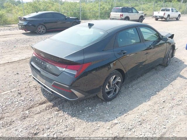 2025 HYUNDAI ELANTRA SEL SPORT 4