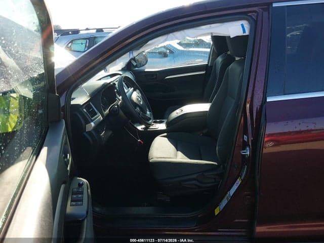2019 TOYOTA HIGHLANDER LE 18