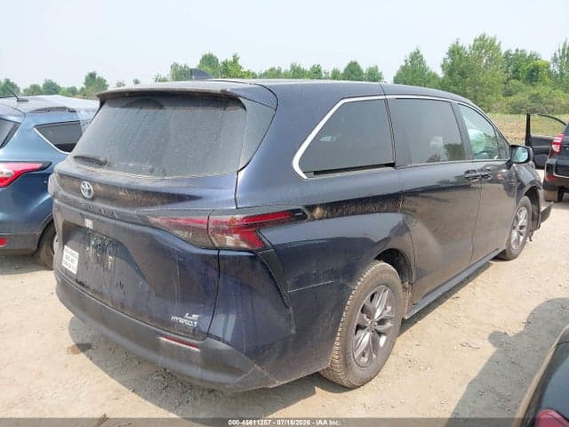 2024 TOYOTA SIENNA LE 4