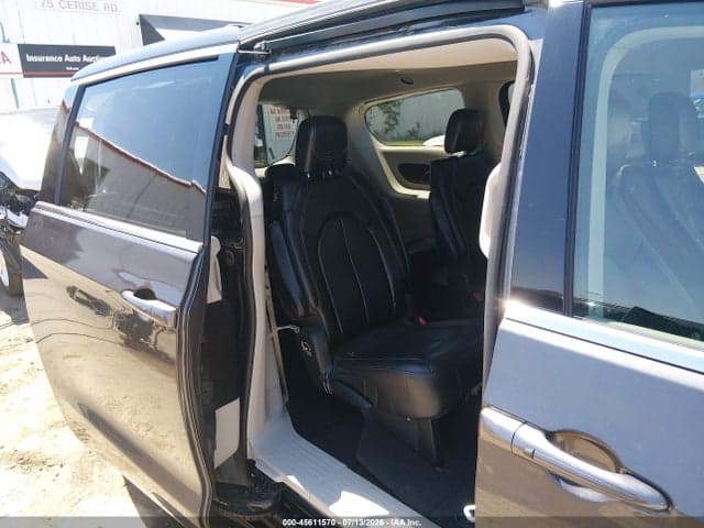 2020 CHRYSLER VOYAGER LXI 8