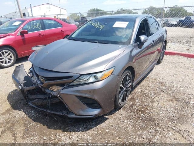 2018 TOYOTA CAMRY XSE 2