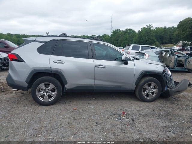 2022 TOYOTA RAV4 XLE 14