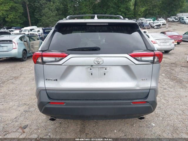 2022 TOYOTA RAV4 XLE 17