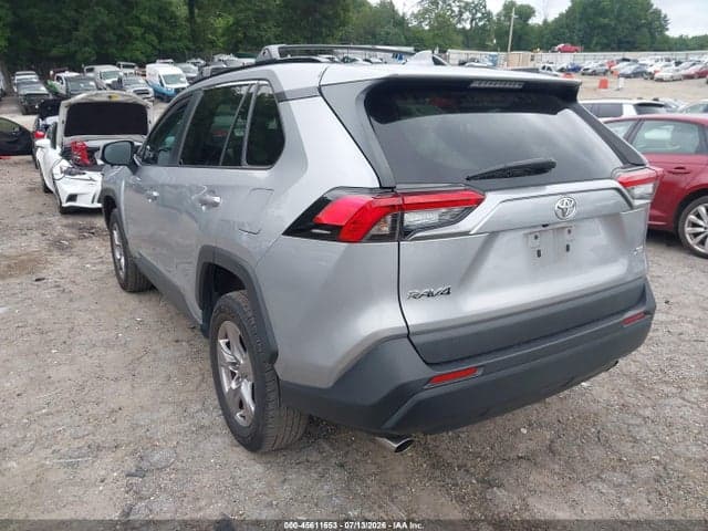 2022 TOYOTA RAV4 XLE 3