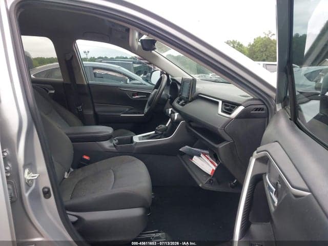 2022 TOYOTA RAV4 XLE 5