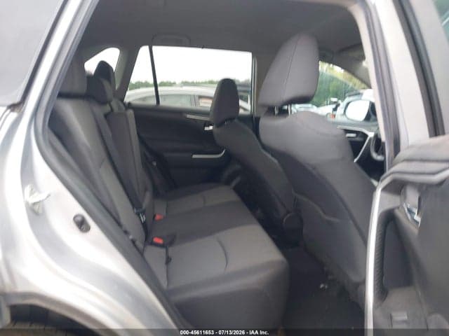2022 TOYOTA RAV4 XLE 8