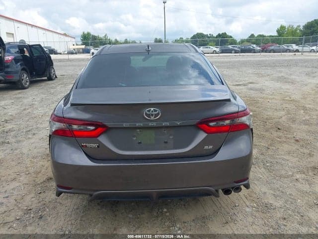 2022 TOYOTA CAMRY SE 16