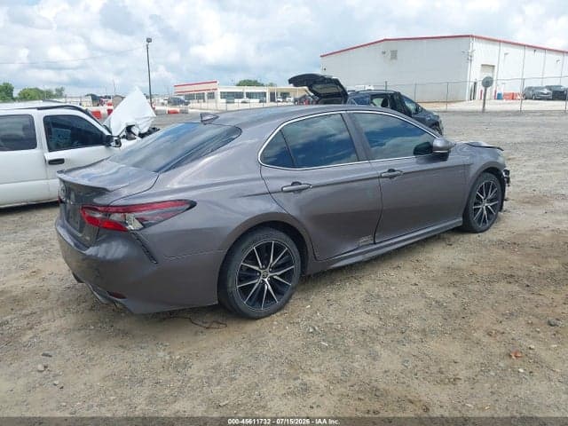 2022 TOYOTA CAMRY SE 4