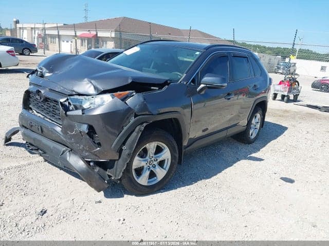 2019 TOYOTA RAV4 XLE 2