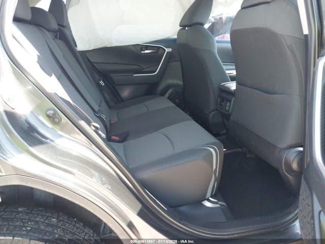 2019 TOYOTA RAV4 XLE 8