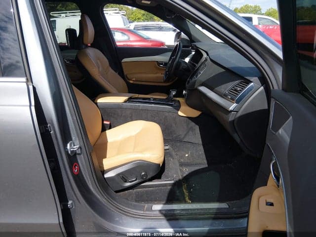 2017 VOLVO XC90 T6 MOMENTUM 5