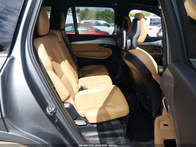 2017 VOLVO XC90 T6 MOMENTUM 8