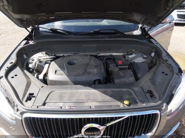 2017 VOLVO XC90 T6 MOMENTUM 10
