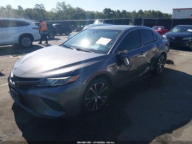 2019 TOYOTA CAMRY SE 2