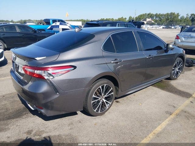 2019 TOYOTA CAMRY SE 4